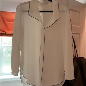 Flowy longer blouse.